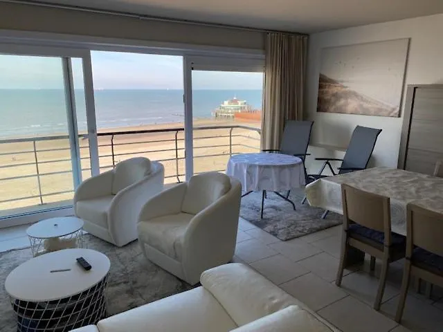 High In Sky & Seasights F 8@blankenberge Apartment